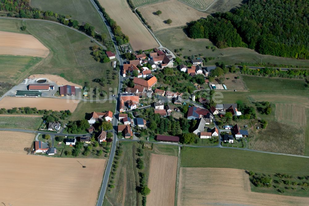 Aschenroth von oben - Dorfkern am Feldrand in Aschenroth im Bundesland Bayern, Deutschland