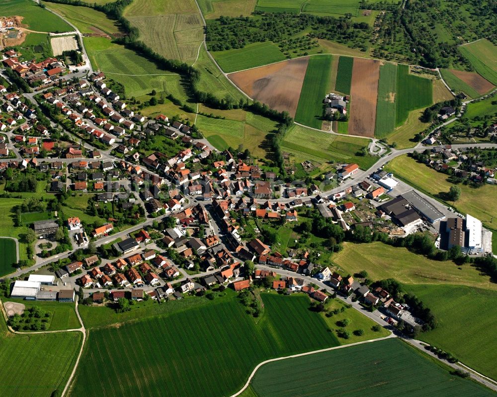 Aspach aus der Vogelperspektive: Dorfkern am Feldrand in Aspach im Bundesland Baden-Württemberg, Deutschland