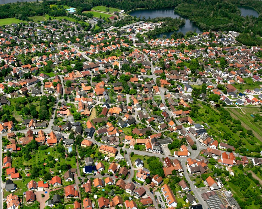 Auenheim aus der Vogelperspektive: Dorfkern am Feldrand in Auenheim im Bundesland Baden-Württemberg, Deutschland