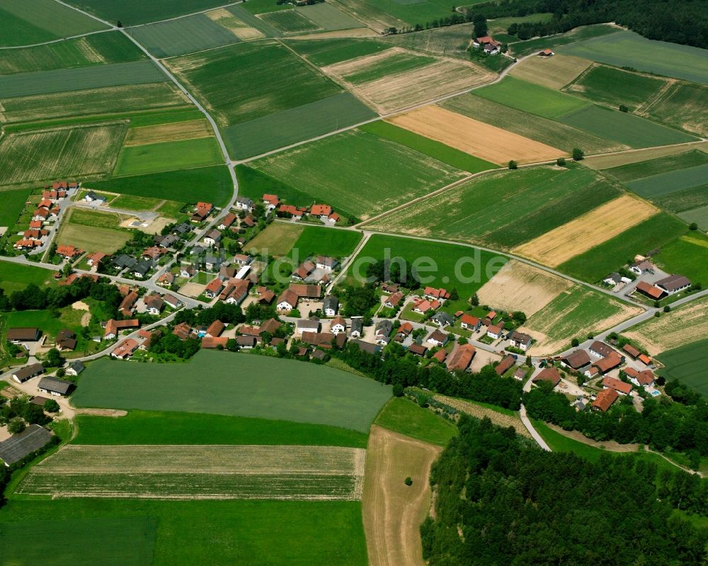 Aufroth von oben - Dorfkern am Feldrand in Aufroth im Bundesland Bayern, Deutschland