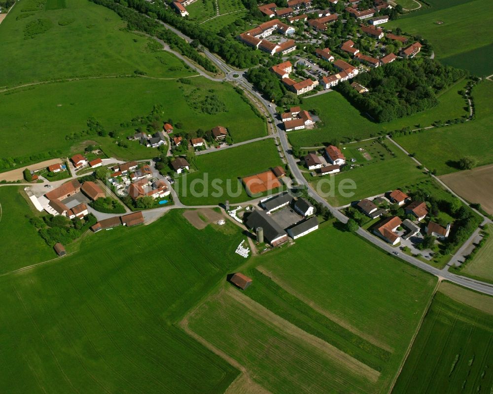 Aunham von oben - Dorfkern am Feldrand in Aunham im Bundesland Bayern, Deutschland