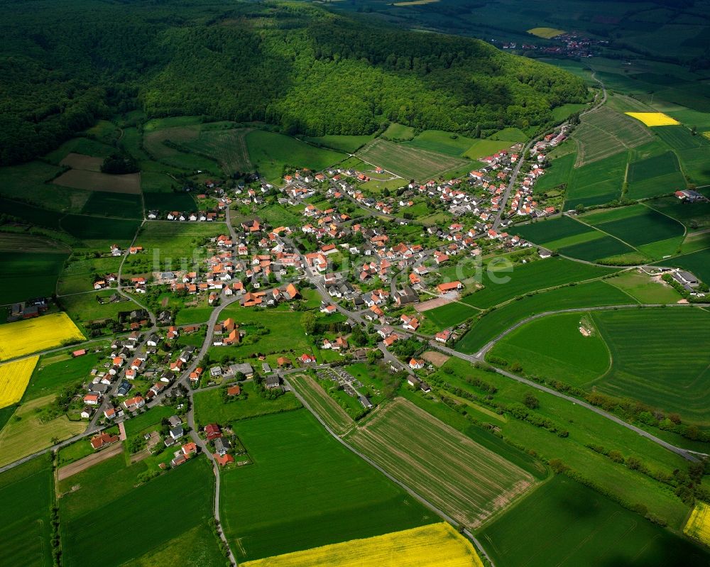 Luftbild Ausbach - Dorfkern am Feldrand in Ausbach im Bundesland Hessen, Deutschland