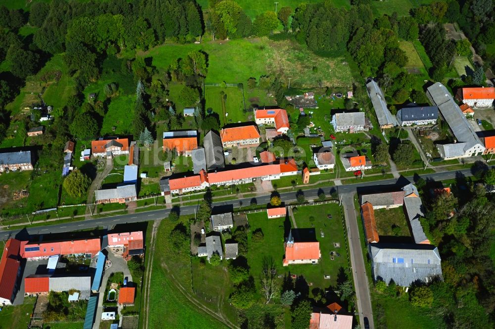 Luftaufnahme Baars - Dorfkern am Feldrand in Baars im Bundesland Sachsen-Anhalt, Deutschland