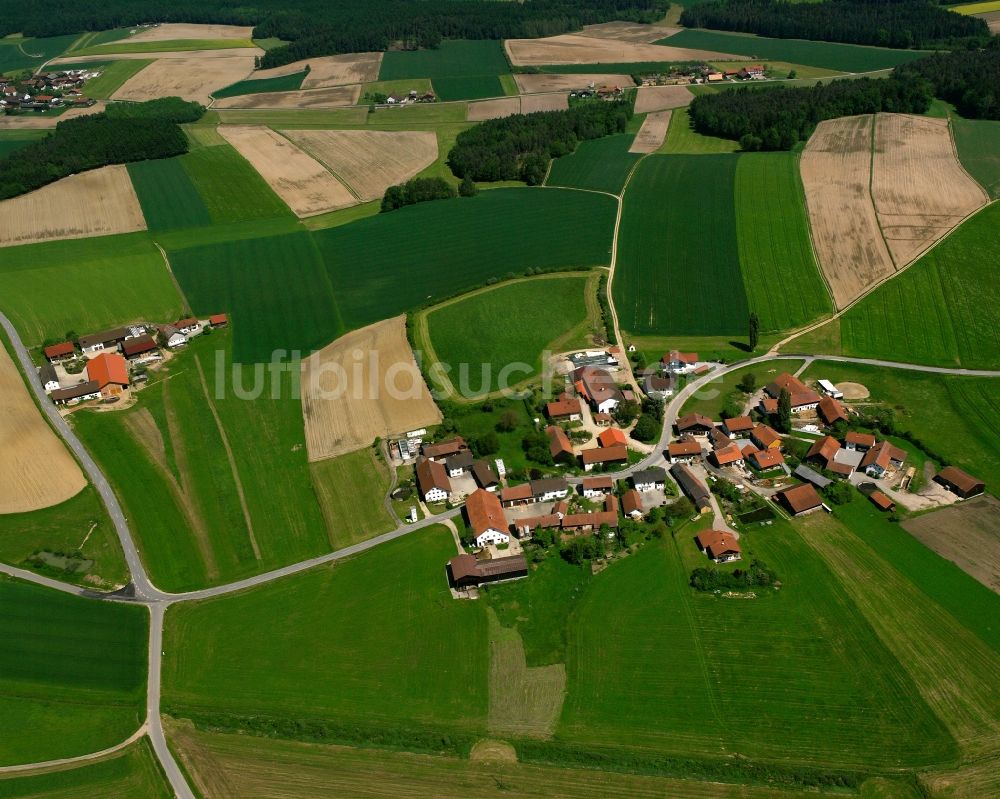 Luftaufnahme Bachham - Dorfkern am Feldrand in Bachham im Bundesland Bayern, Deutschland