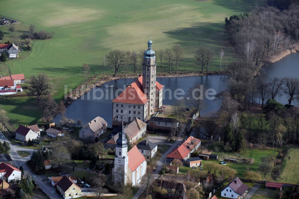 Luftaufnahme Bad Schmiedeberg - Dorfkern am Feldrand in Bad Schmiedeberg im Bundesland Sachsen-Anhalt, Deutschland