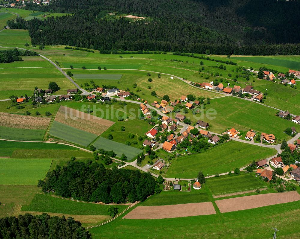 Bad Teinach-Zavelstein von oben - Dorfkern am Feldrand in Bad Teinach-Zavelstein im Bundesland Baden-Württemberg, Deutschland