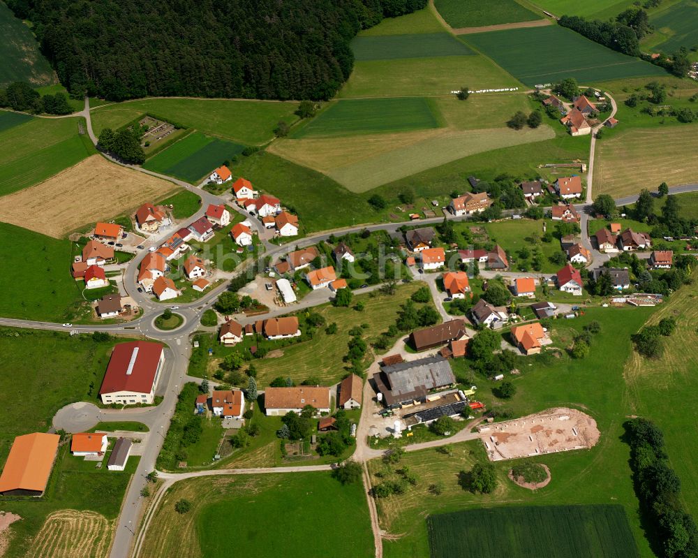 Bad Teinach-Zavelstein von oben - Dorfkern am Feldrand in Bad Teinach-Zavelstein im Bundesland Baden-Württemberg, Deutschland