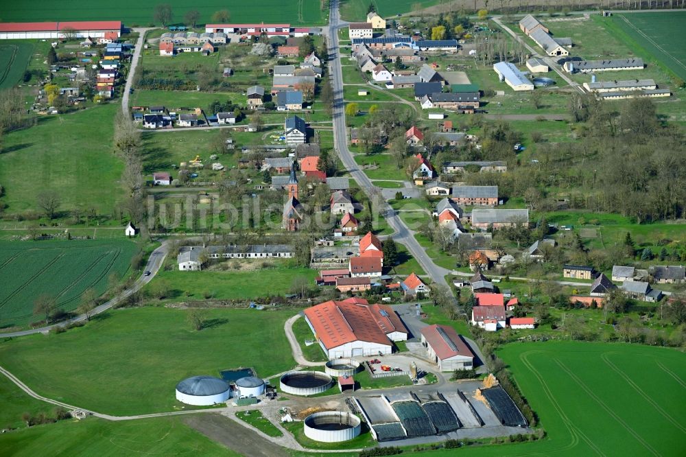 Luftaufnahme Bagemuehl - Dorfkern am Feldrand in Bagemuehl im Bundesland Brandenburg, Deutschland