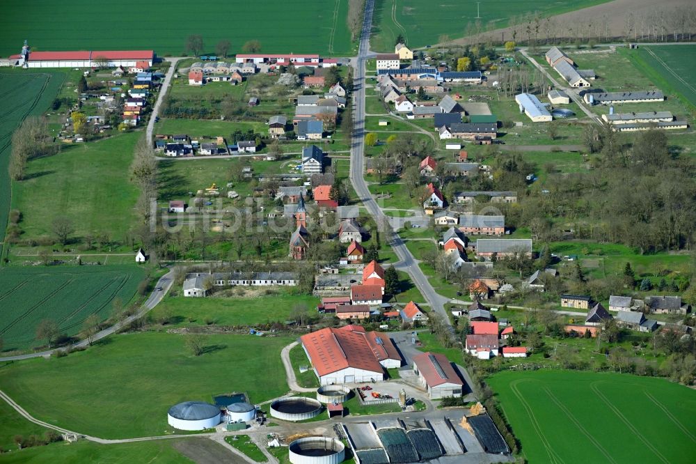 Bagemuehl von oben - Dorfkern am Feldrand in Bagemuehl im Bundesland Brandenburg, Deutschland