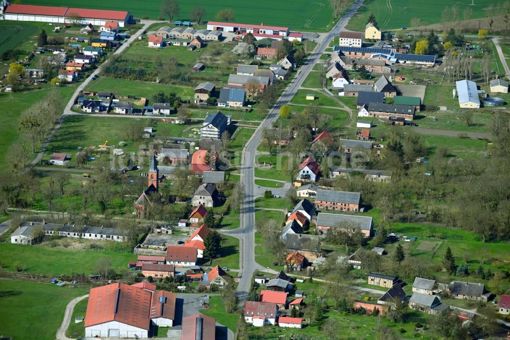 Luftbild Bagemuehl - Dorfkern am Feldrand in Bagemuehl im Bundesland Brandenburg, Deutschland