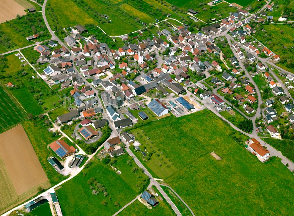 Ballendorf von oben - Dorfkern am Feldrand in Ballendorf im Bundesland Baden-Württemberg, Deutschland