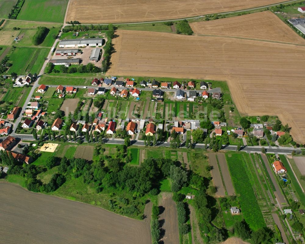 Ballhausen von oben - Dorfkern am Feldrand in Ballhausen im Bundesland Thüringen, Deutschland