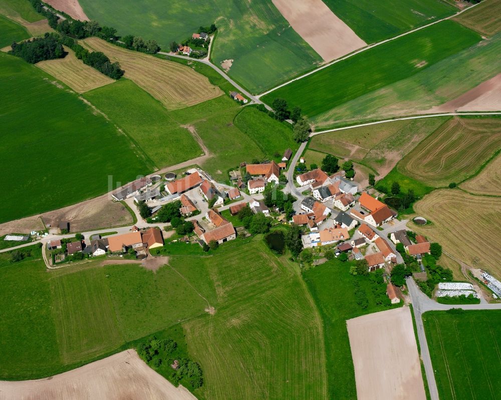 Ballstadt von oben - Dorfkern am Feldrand in Ballstadt im Bundesland Bayern, Deutschland