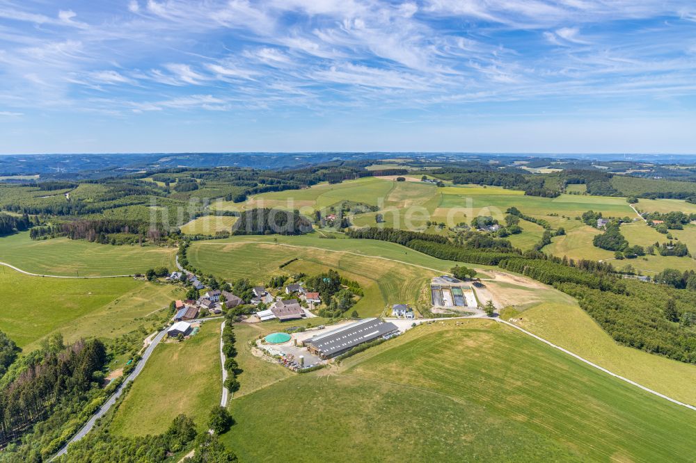 Luftaufnahme Balve - Dorfkern am Feldrand in Balve im Bundesland Nordrhein-Westfalen, Deutschland