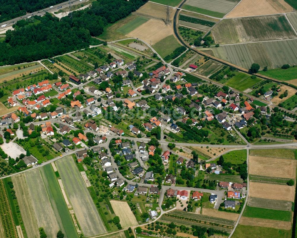 Luftaufnahme Balzhofen - Dorfkern am Feldrand in Balzhofen im Bundesland Baden-Württemberg, Deutschland