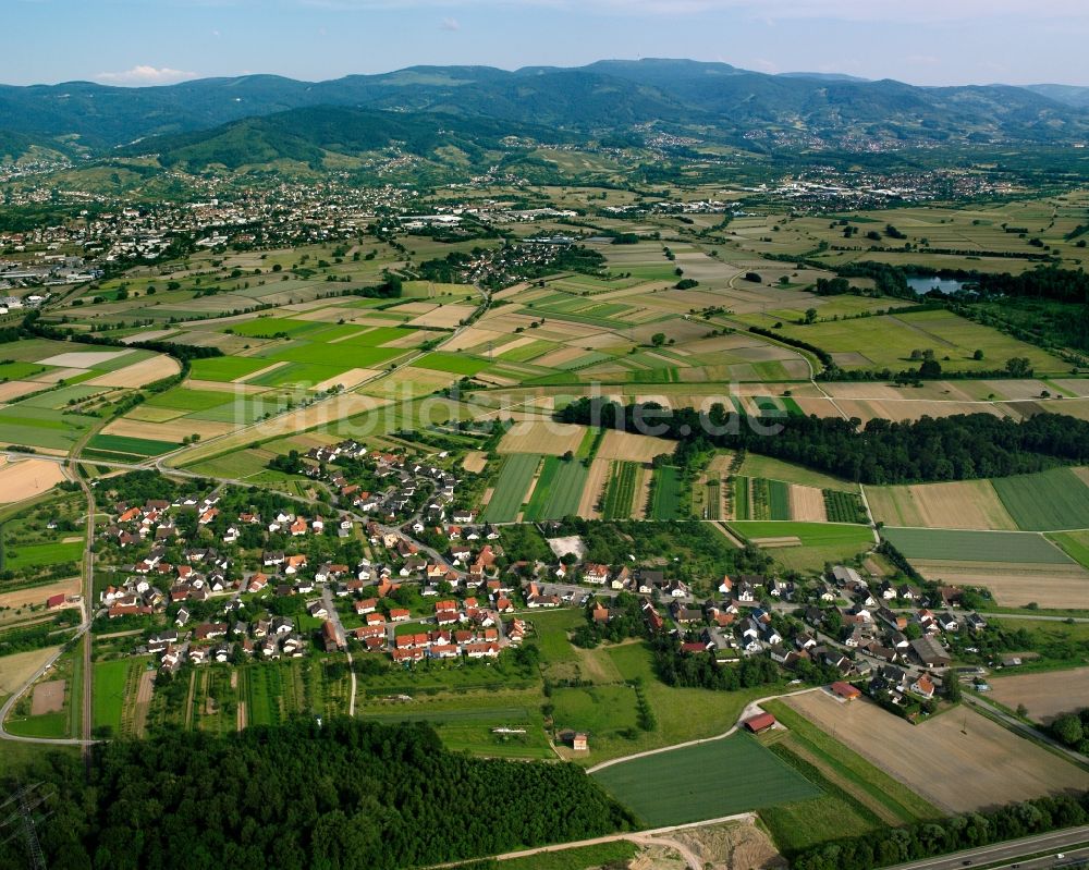 Balzhofen von oben - Dorfkern am Feldrand in Balzhofen im Bundesland Baden-Württemberg, Deutschland