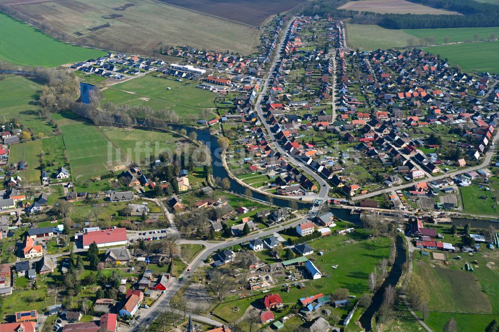 Luftbild Banzkow - Dorfkern am Feldrand in Banzkow im Bundesland Mecklenburg-Vorpommern, Deutschland