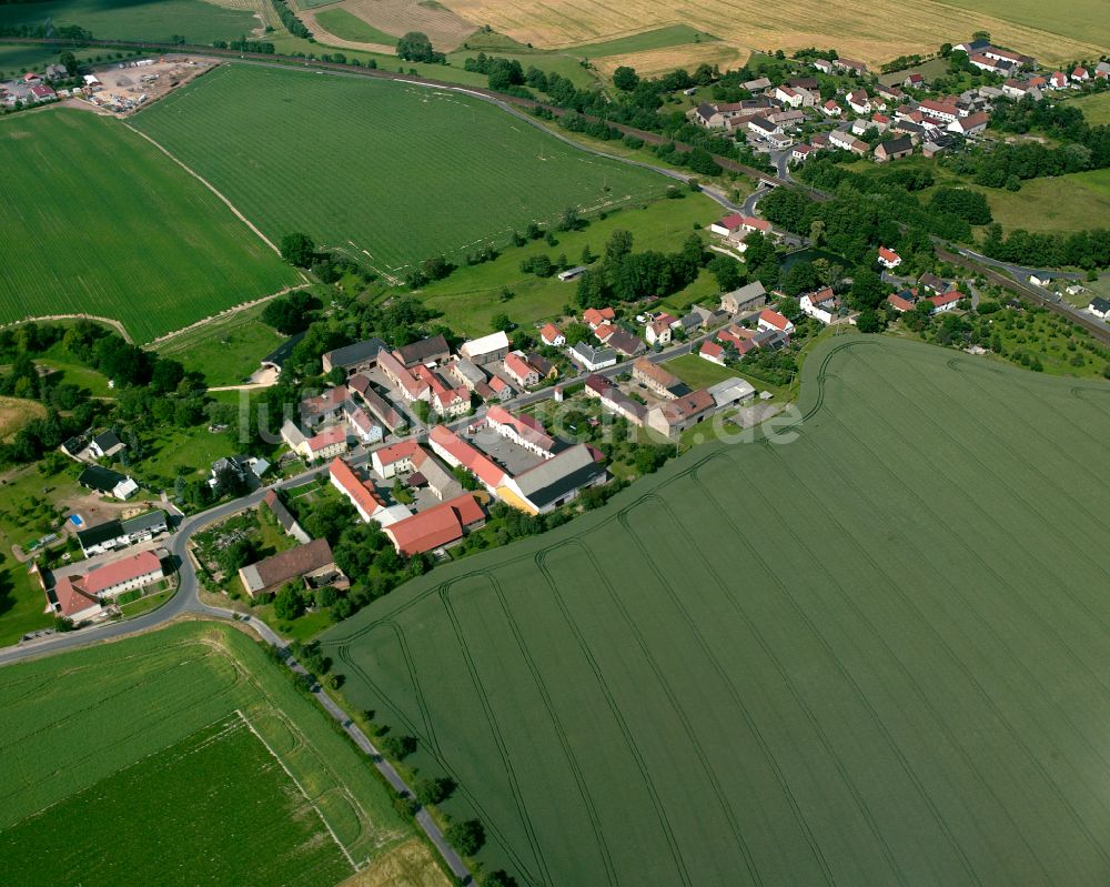 Luftaufnahme Baßlitz - Dorfkern am Feldrand in Baßlitz im Bundesland Sachsen, Deutschland