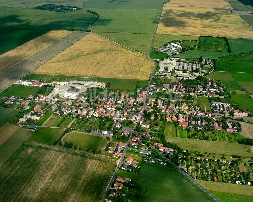 Bauda von oben - Dorfkern am Feldrand in Bauda im Bundesland Sachsen, Deutschland