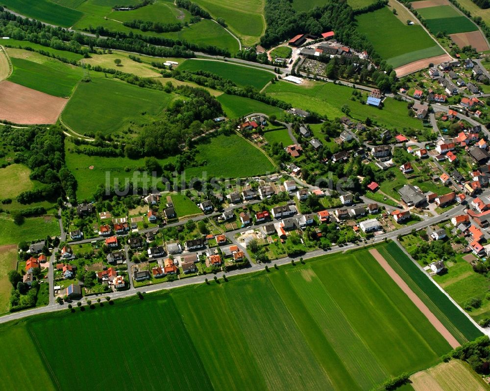 Luftaufnahme Baumbach - Dorfkern am Feldrand in Baumbach im Bundesland Hessen, Deutschland