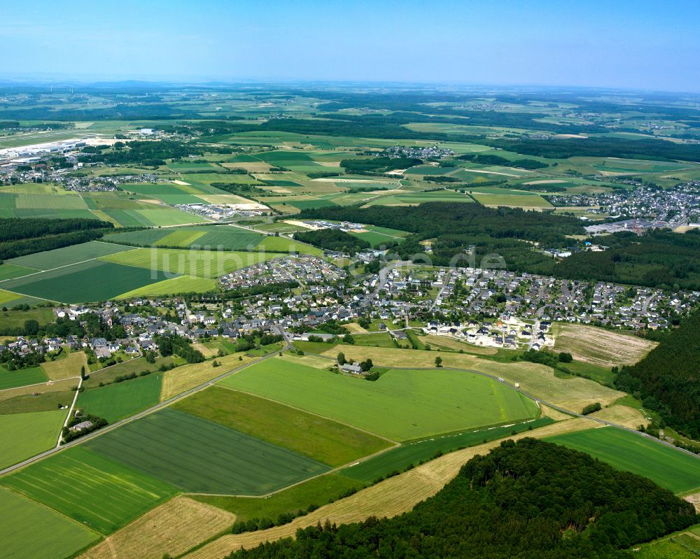 Luftbild Büchenbeuren - Dorfkern am Feldrand in Büchenbeuren im Bundesland Rheinland-Pfalz, Deutschland