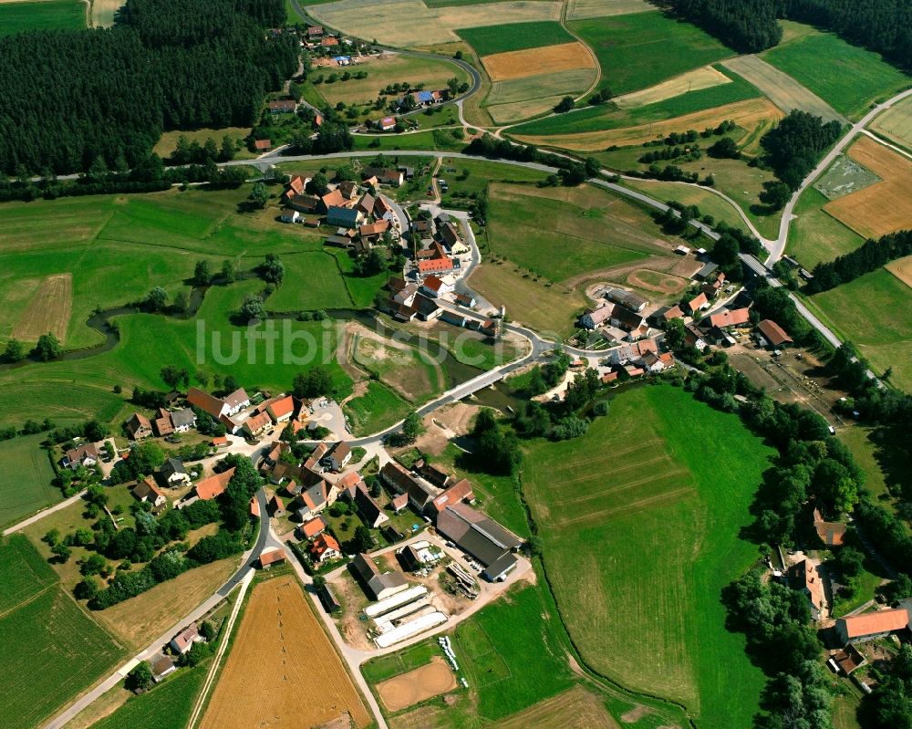 Bechhofen von oben - Dorfkern am Feldrand in Bechhofen im Bundesland Bayern, Deutschland