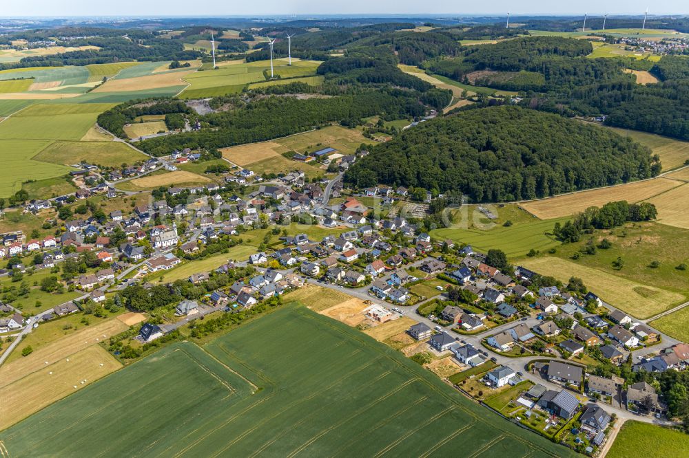 Beckum aus der Vogelperspektive: Dorfkern am Feldrand in Beckum im Bundesland Nordrhein-Westfalen, Deutschland