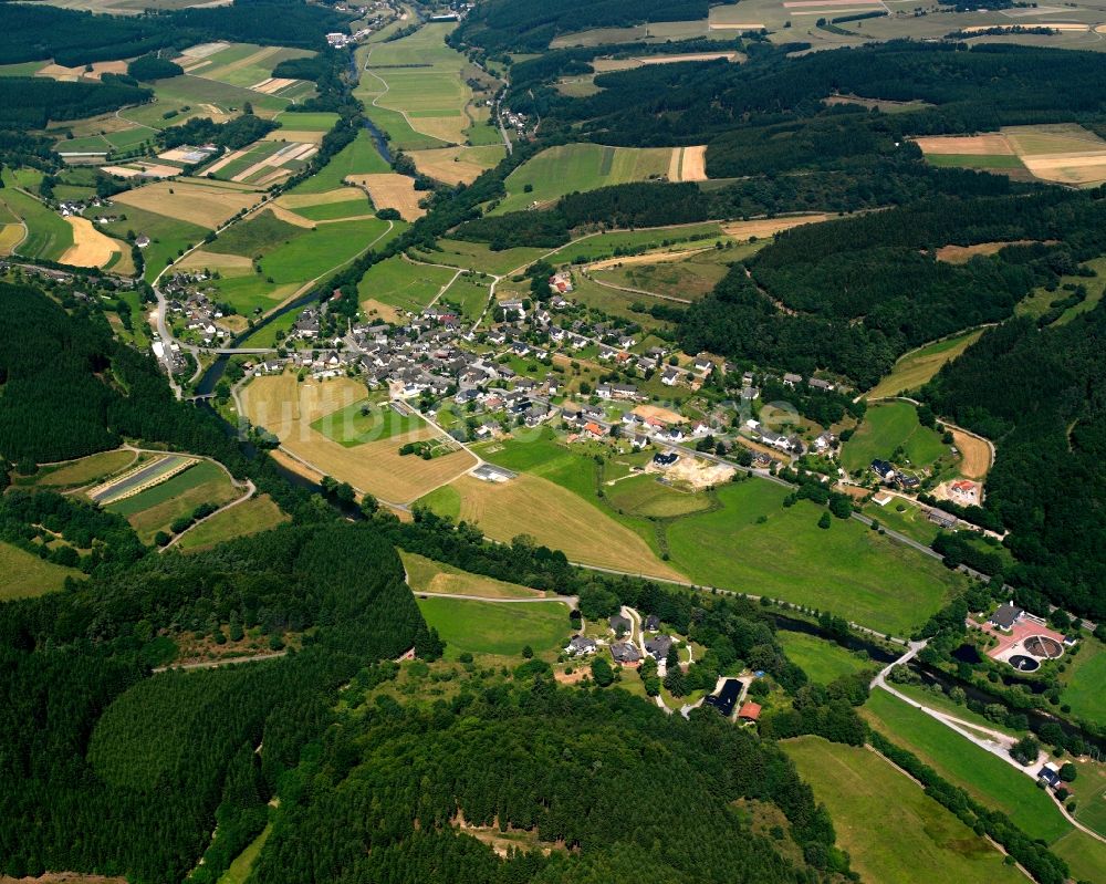 Beddelhausen von oben - Dorfkern am Feldrand in Beddelhausen im Bundesland Nordrhein-Westfalen, Deutschland