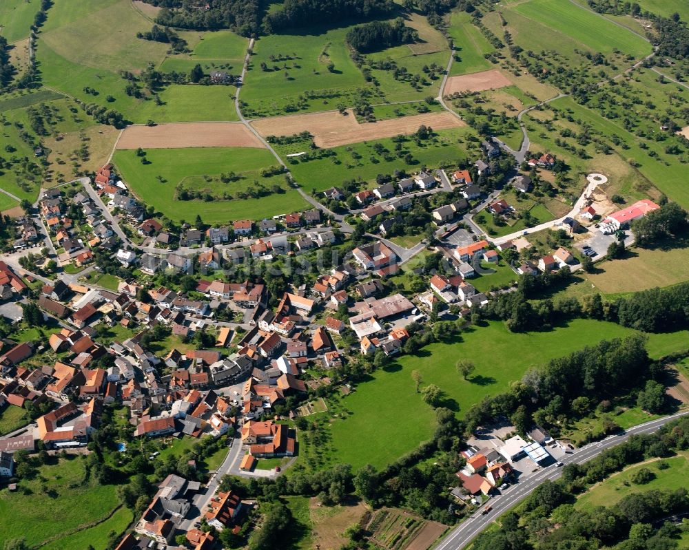 Beerfurth von oben - Dorfkern am Feldrand in Beerfurth im Bundesland Hessen, Deutschland