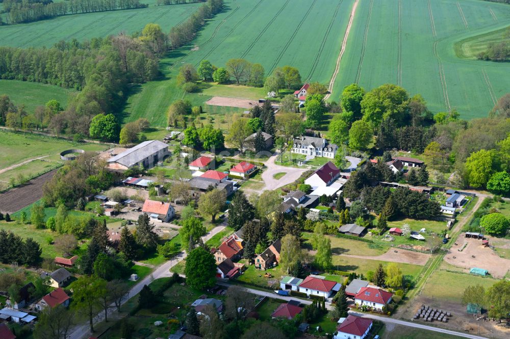 Luftbild Beetz - Dorfkern am Feldrand in Beetz im Bundesland Brandenburg, Deutschland