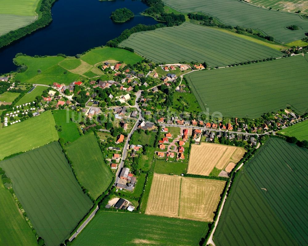 Behlendorf von oben - Dorfkern am Feldrand in Behlendorf im Bundesland Schleswig-Holstein, Deutschland