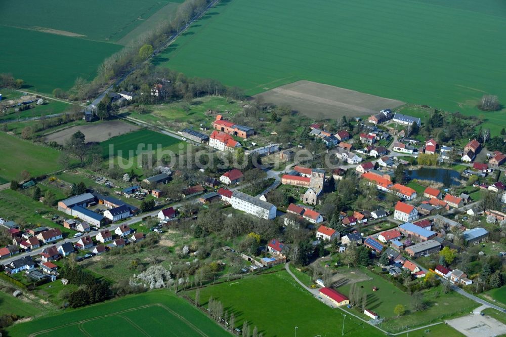 Beiersdorf-Freudenberg von oben - Dorfkern am Feldrand in Beiersdorf-Freudenberg im Bundesland Brandenburg, Deutschland