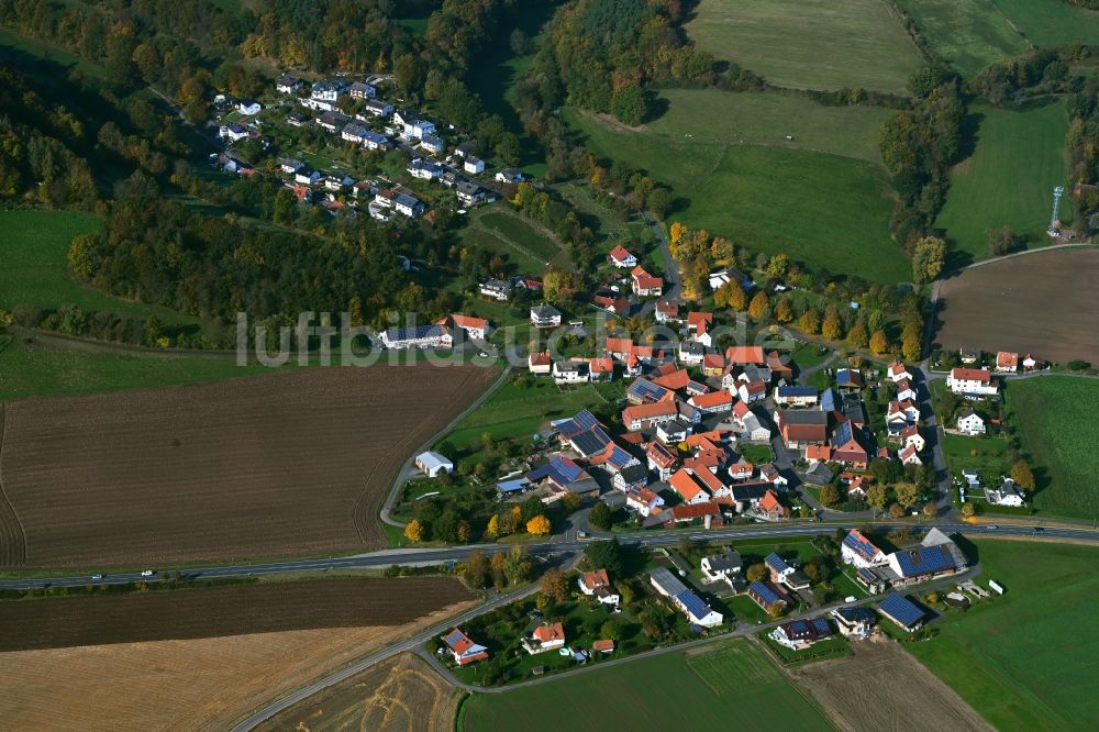 Beiershausen von oben - Dorfkern am Feldrand in Beiershausen im Bundesland Hessen, Deutschland