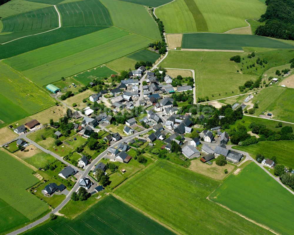 Belg von oben - Dorfkern am Feldrand in Belg im Bundesland Rheinland-Pfalz, Deutschland