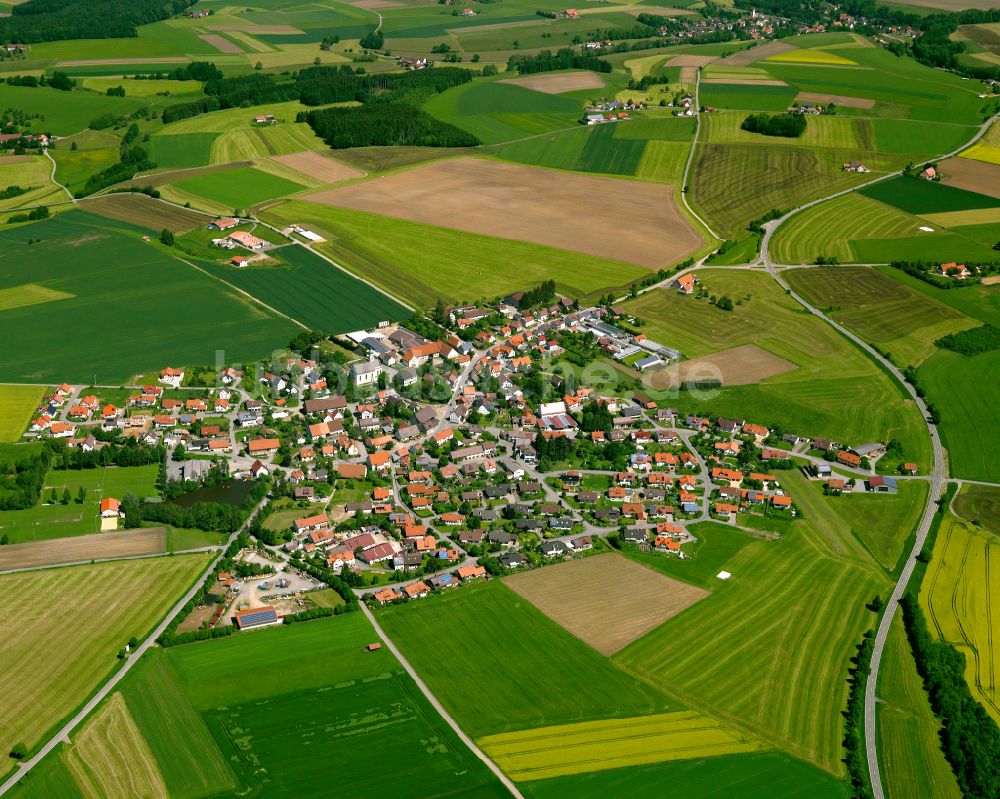 Bellamont aus der Vogelperspektive: Dorfkern am Feldrand in Bellamont im Bundesland Baden-Württemberg, Deutschland