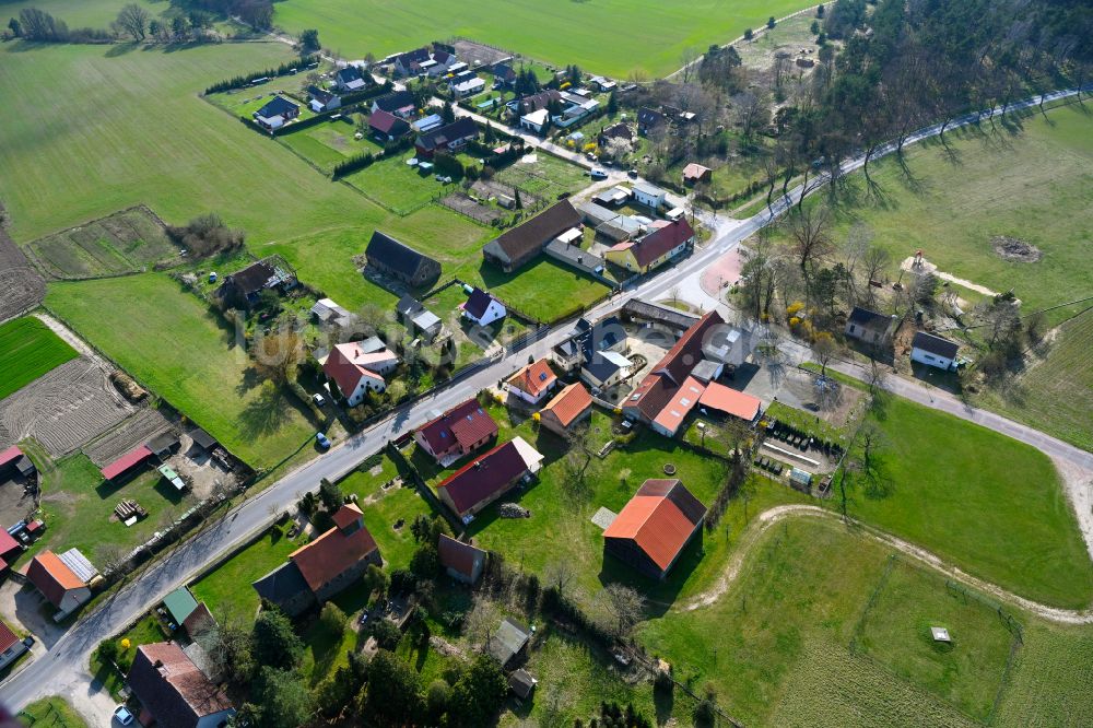 Luftbild Benken - Dorfkern am Feldrand in Benken im Bundesland Brandenburg, Deutschland