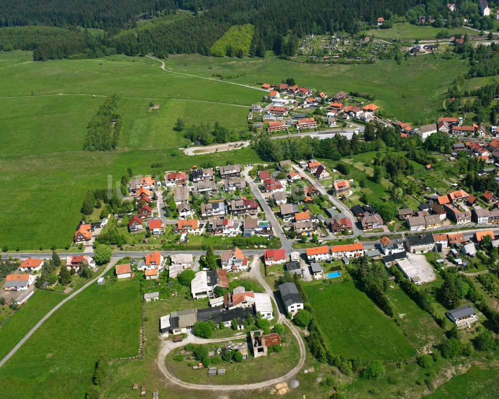 Benneckenstein (Harz) von oben - Dorfkern am Feldrand in Benneckenstein (Harz) im Bundesland Sachsen-Anhalt, Deutschland