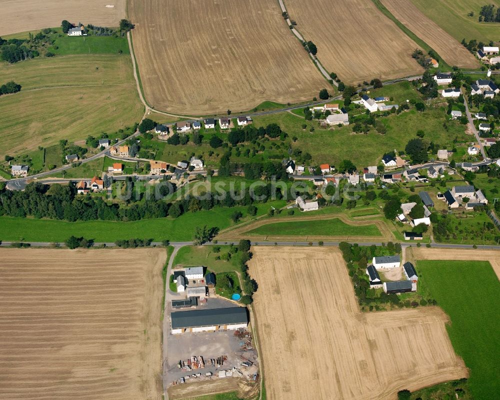 Berbersdorf aus der Vogelperspektive: Dorfkern am Feldrand in Berbersdorf im Bundesland Sachsen, Deutschland