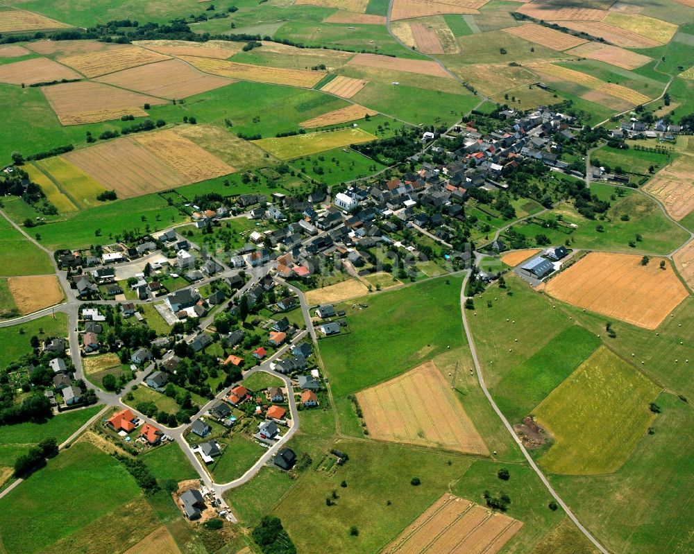 Bergen von oben - Dorfkern am Feldrand in Bergen im Bundesland Rheinland-Pfalz, Deutschland