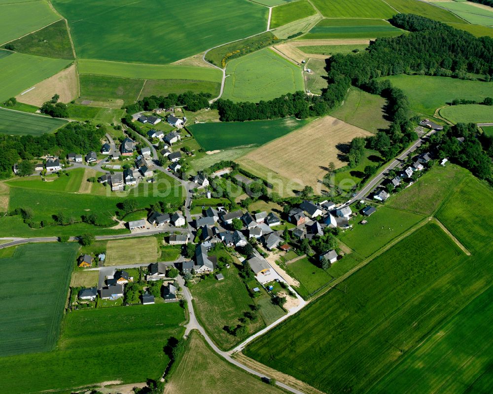 Luftbild Bergenhausen - Dorfkern am Feldrand in Bergenhausen im Bundesland Rheinland-Pfalz, Deutschland