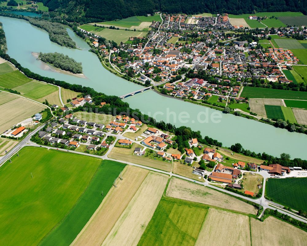 Luftaufnahme Bergham - Dorfkern am Feldrand in Bergham im Bundesland Bayern, Deutschland