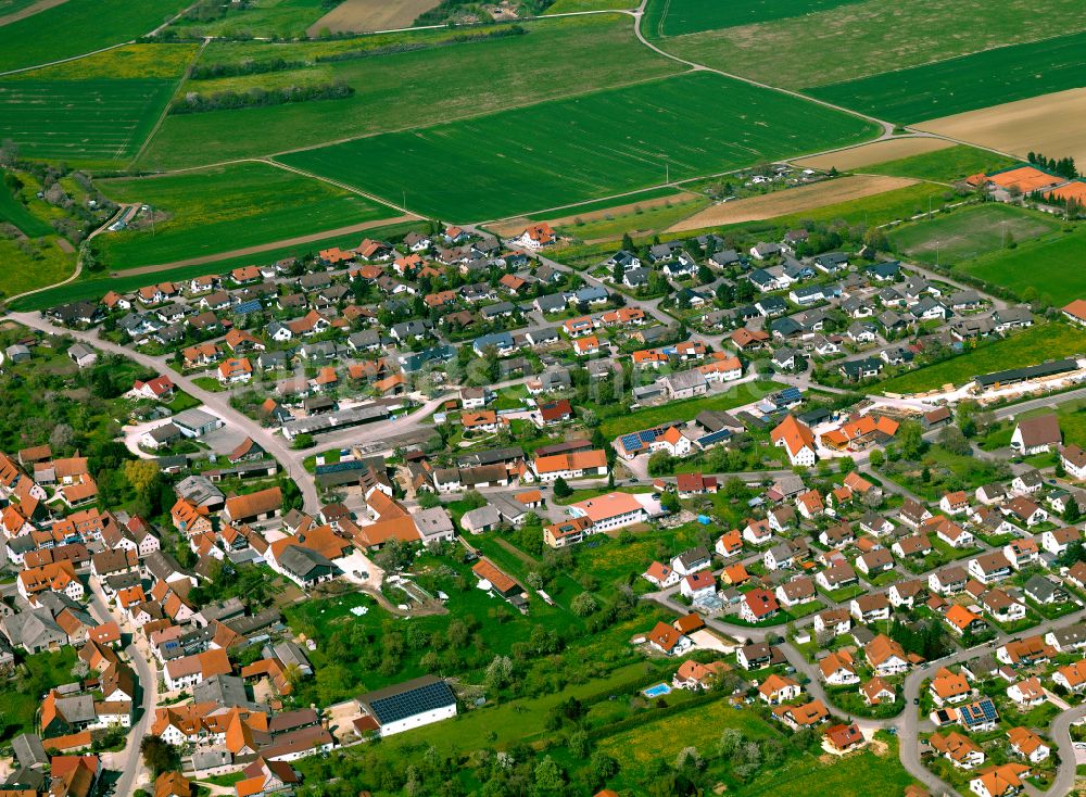 Luftbild Berghülen - Dorfkern am Feldrand in Berghülen im Bundesland Baden-Württemberg, Deutschland