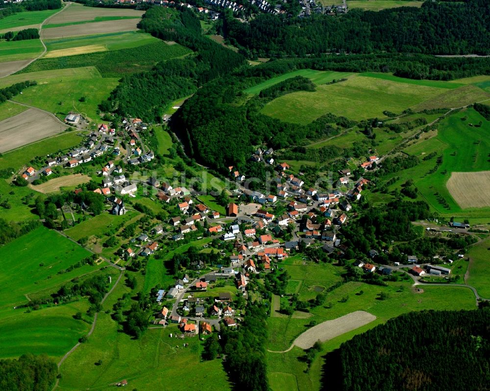 Luftbild Berglangenbach - Dorfkern am Feldrand in Berglangenbach im Bundesland Rheinland-Pfalz, Deutschland