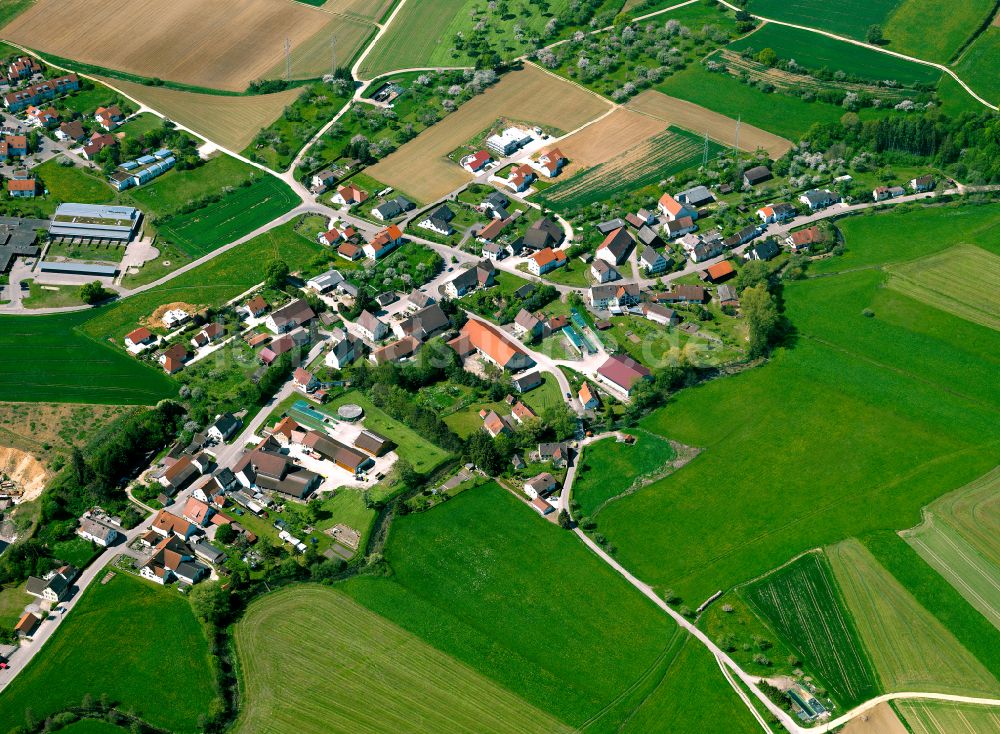 Luftaufnahme Berkach - Dorfkern am Feldrand in Berkach im Bundesland Baden-Württemberg, Deutschland