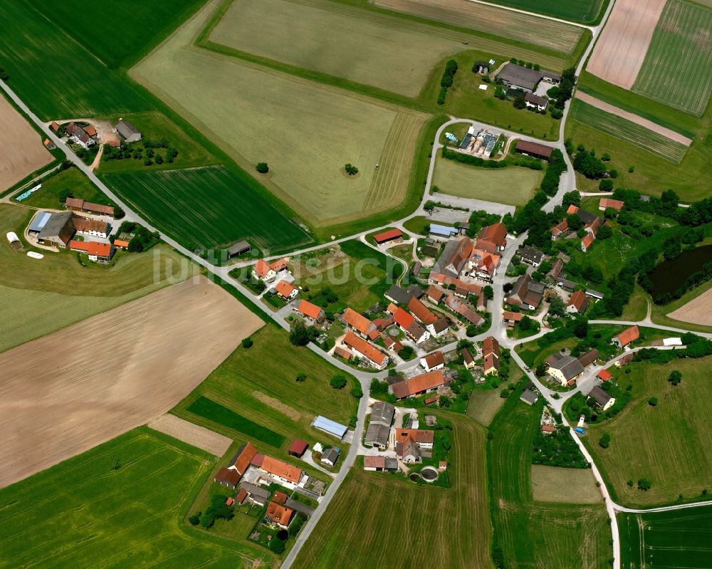 Bernau von oben - Dorfkern am Feldrand in Bernau im Bundesland Bayern, Deutschland