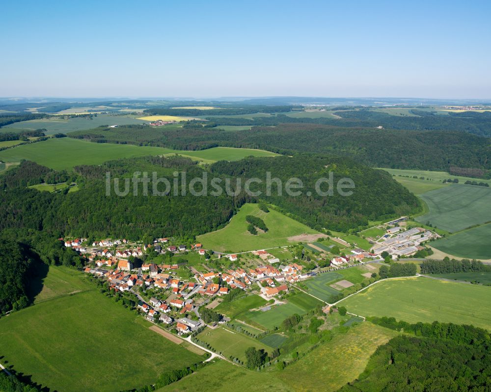 Bernterode (bei Heilbad Heiligenstadt) von oben - Dorfkern am Feldrand in Bernterode (bei Heilbad Heiligenstadt) im Bundesland Thüringen, Deutschland