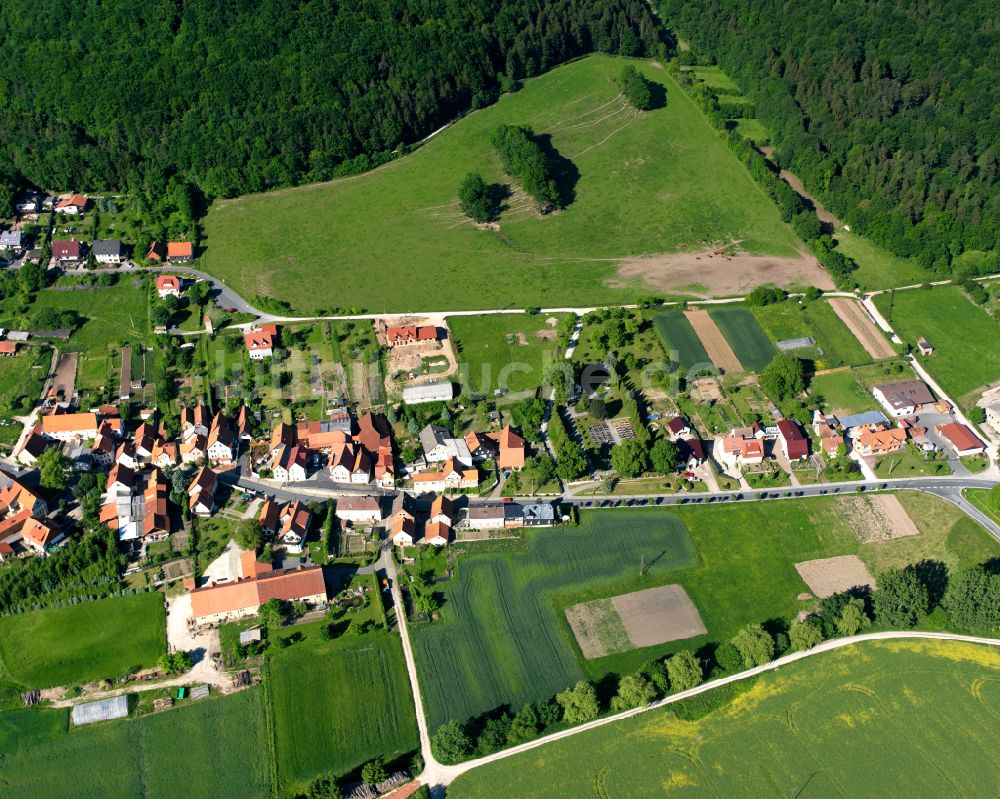 Bernterode (bei Heilbad Heiligenstadt) aus der Vogelperspektive: Dorfkern am Feldrand in Bernterode (bei Heilbad Heiligenstadt) im Bundesland Thüringen, Deutschland