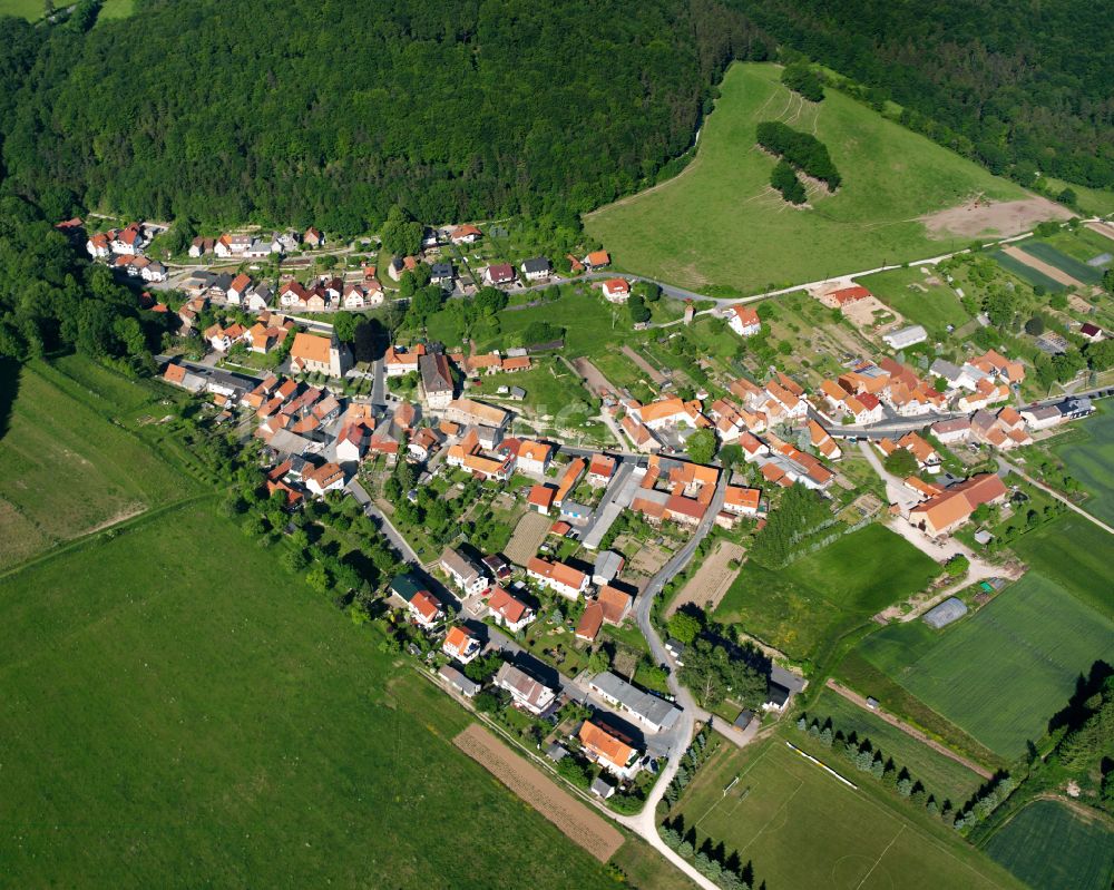 Luftbild Bernterode (bei Heilbad Heiligenstadt) - Dorfkern am Feldrand in Bernterode (bei Heilbad Heiligenstadt) im Bundesland Thüringen, Deutschland