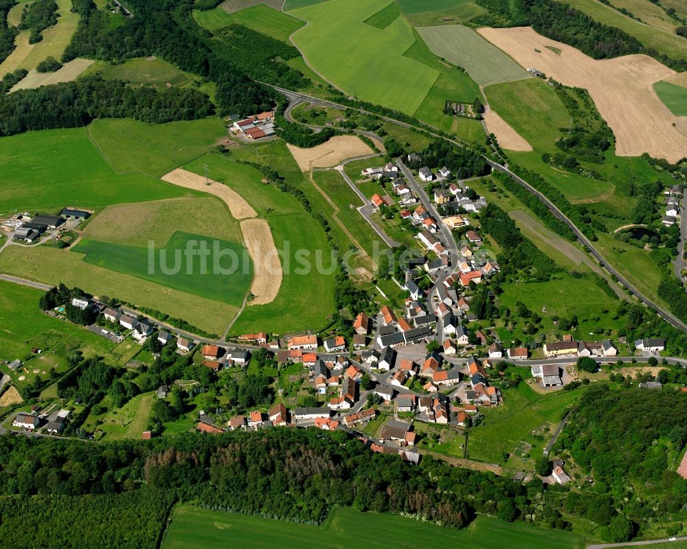 Luftbild Berschweiler bei Baumholder - Dorfkern am Feldrand in Berschweiler bei Baumholder im Bundesland Rheinland-Pfalz, Deutschland