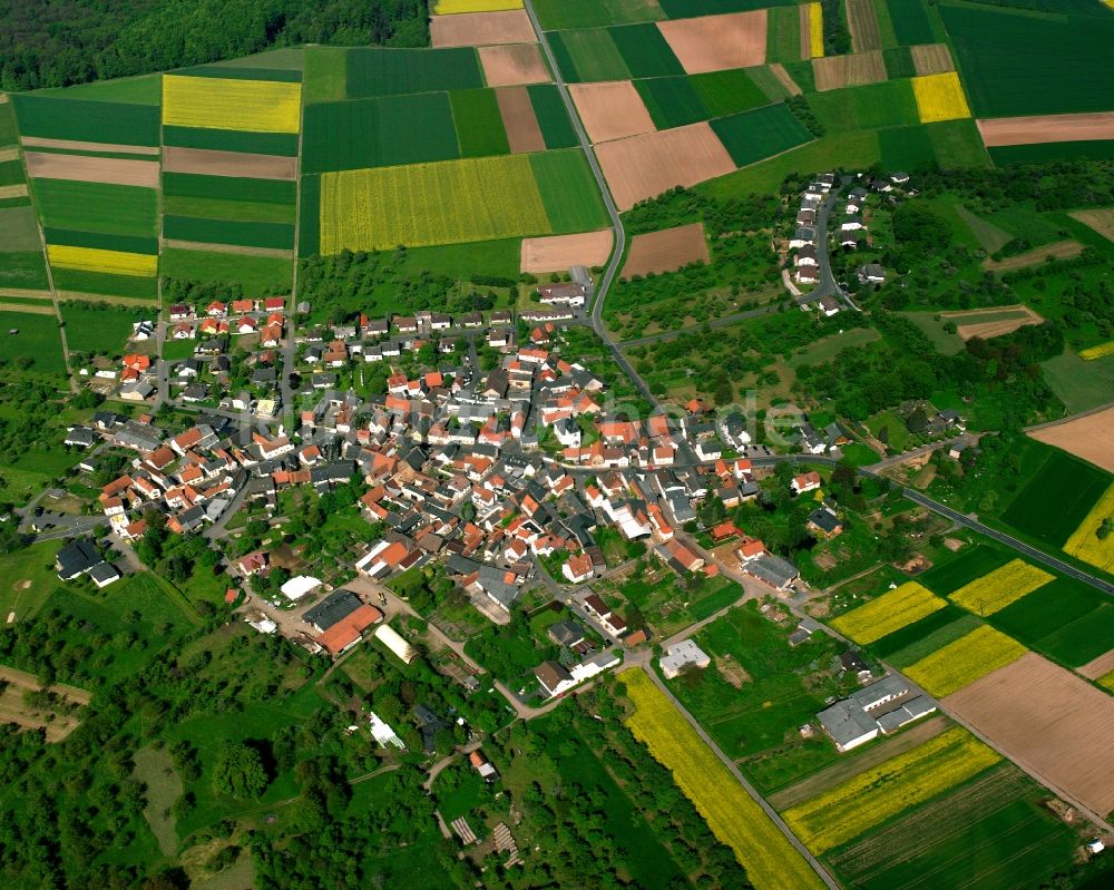 Luftbild Bettenhausen - Dorfkern am Feldrand in Bettenhausen im Bundesland Hessen, Deutschland